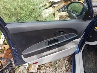 Rozpredám na náhradné diely Kia ceed kombi 2008 - 8