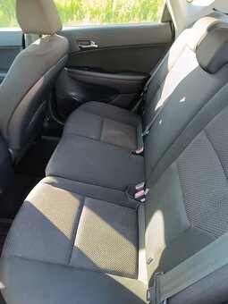 Predám Hyundai i30 1.6i (benzín), r.v. 2010, 99 000 km - 8