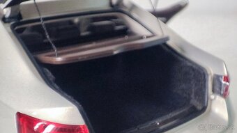 Škoda Superb 1:18 - 8