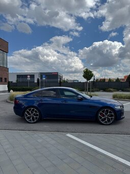 Jaguar XE S V6 340k - 8
