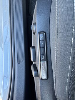Volkswagen Golf 8 1.4 eHybrid Style DSG ODPOCET DPH - 8