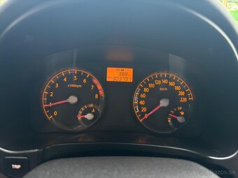 Kia Rio - 8