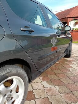 Peugeot 308 - 8