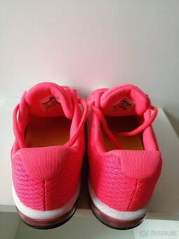 NIKE AIR MAX - 8