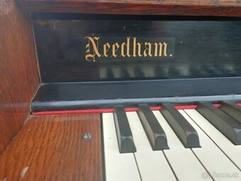 Organ s dubovým puzdrom Needham. - 8
