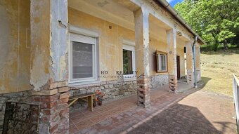 Rodinný dom s veľkým pozemkom v obci Chrťany - 8