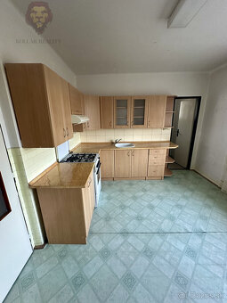 Na predaj: tehlový rodinný dom v Čachticiach. - 8