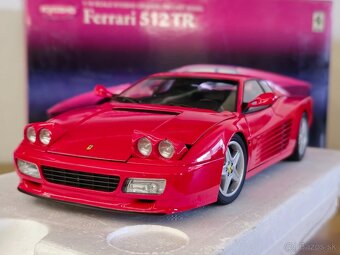 Modely Ferrari 1:18 HotWheels ELITE - 8