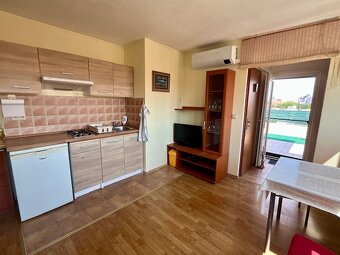 2-izb.byt s terasou 30 m2, pešia zóna, vrchné poschodie - 8