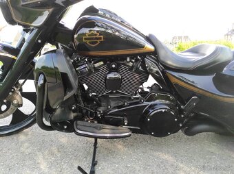 Harley Davidson Touring Bagger - 8