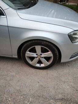 Rozpredám Volkswagen Passat B7 combi 2,0 tdi - 8