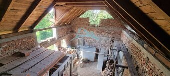 Na predaj starší sedliacky R. dom s obrovským pozemkom 292 - 8