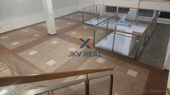 Reprezentatívny 3-poschodový priestor na prenájom – ideálny - 8