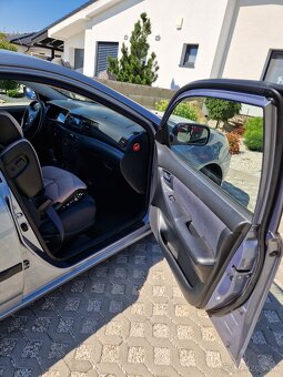 Toyota Corolla sedan - 8
