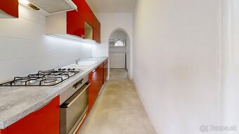 Predaj: 4 izbový byt s 2 balkónmi a vlastnou garážou Žilina - 8