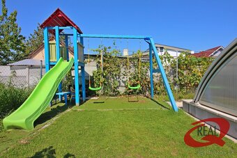 RODINNÝ DOM V SÚKROMNEJ ULIČKE S BAZÉNOM A LETNÝM DOMČEKOM - 8