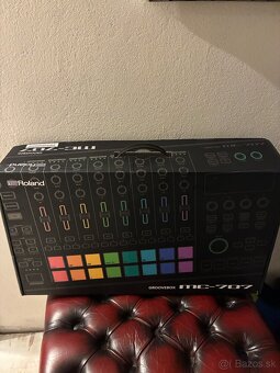 Roland MC-707 Groovebox - 8