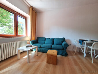 >>>>2-izbový tichý byt - 200m od OC NIVY - BLÍZKO CENTRA - 8