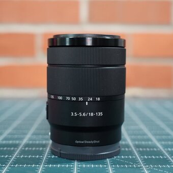 Sony 18-135mm f/3.5-5.6 OSS - 8