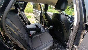 Hyundai i30 CW Kombi 1.6i CRDi HP 16V DOHC Style A/T - 8