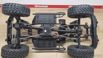 Predám Axial SCX10 III Base Camp 4WD 1:10 RTR biely - 8