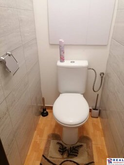 ŠTÚROVA: VOĽNÝ 2-izb. ZARIADENÝ byt, balkón, 48 m2, 1.posch. - 8