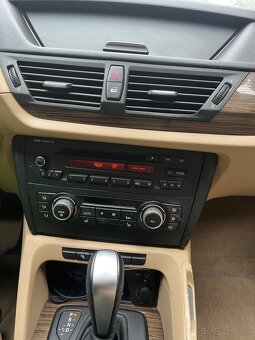 BMW X1 4x4 automat bežový interiér 2010 - 8