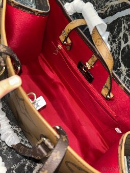 OnTheGo Reverse Monogram Louis Vuitton - 8