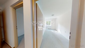 VEĽKÝ RODINNÝ DOM PO REKONŠTRKCIÍ HARMÓNIA - 8