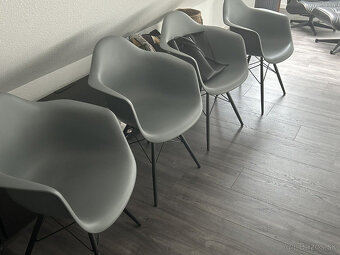 4 kreslo Vitra Eames sivo-čierne - 8