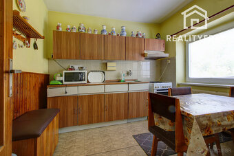 Na predaj: 3izbový rodinný dom s garážou , pozemok 757 m² - - 8