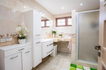 Na predaj priestranný rodinný dom Uhrovec okr. Bánovce... - 8