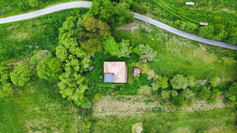 Beňuš-Gašparovo, nádherný pozemok 3251m2 s RD v pôvod. stav - 8