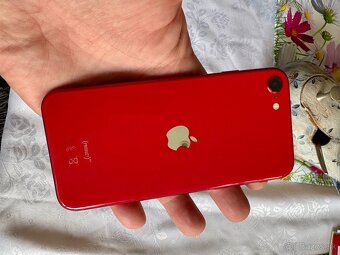 iPhone SE 2020 64 GB – červený (PRODUCT RED) – výborný stav - 8
