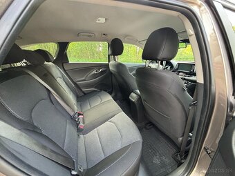 Hyundai i30 CW 1.5 T-GDi mHEV Family - 8