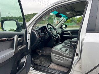 Toyota Landcruiser 200 4.5D - 8