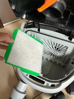 Zachovalý a vyčistený vysávač Electrolux ECS54B +nové filtre - 8