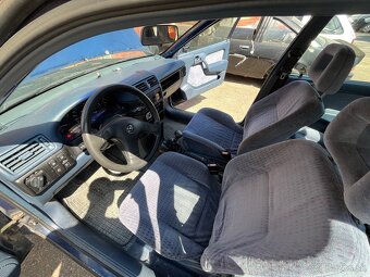 Opel Vectra A 1992 2.0i C20NE - 8