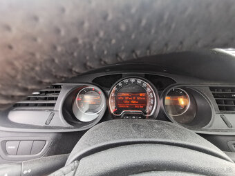 Predám veľmi pekný Citroen C5 Combi - 8