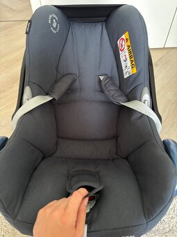 Vajíčko autosedačka Maxi Cosi Cabriofix Graphit 2020 - 8