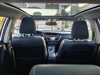 Toyota Auris hybrid - 8
