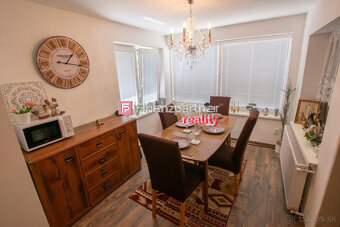 Ponúkame na predaj 5 izb. rodinný dom s garážou na pozemku 9 - 8