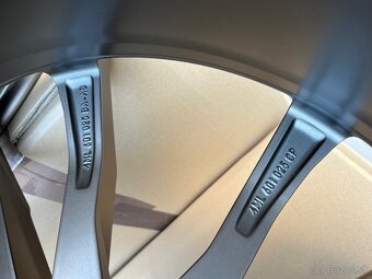 LAMBORGHINI URUS 23" Bronze, nové, originál  - 8