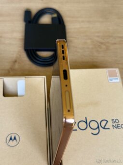 Predám Motorola Edge 50 NEO 8GB Rám 256GB Gold - 8