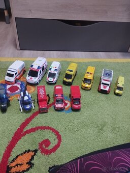 Rôzne autá, stanice - 8