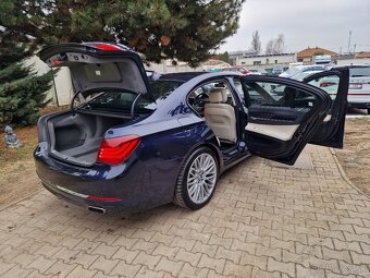 BMW 740i 320k A/T8 (benzín) - 8