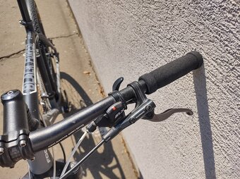 {41}  Horský bicykel Focus Black Forest 29r 2.0 (2013) - 8