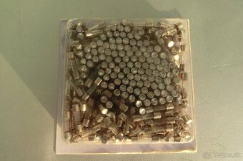 Elektro súčiastky . - 8