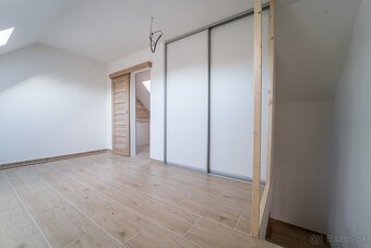 Na predaj 2 izbový mezonet v RD Vajnory BA III - 8