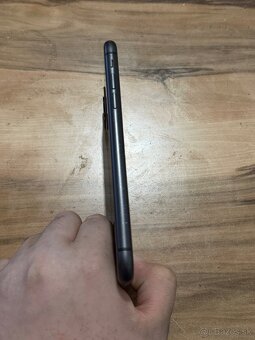 Predám Apple IPhone 11 128GB Black bežné Známky - 8